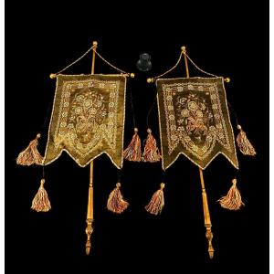 Pair Of Hand Screens - Mounted In Gilded Brass With Embroidery - 19th Century Curiosity