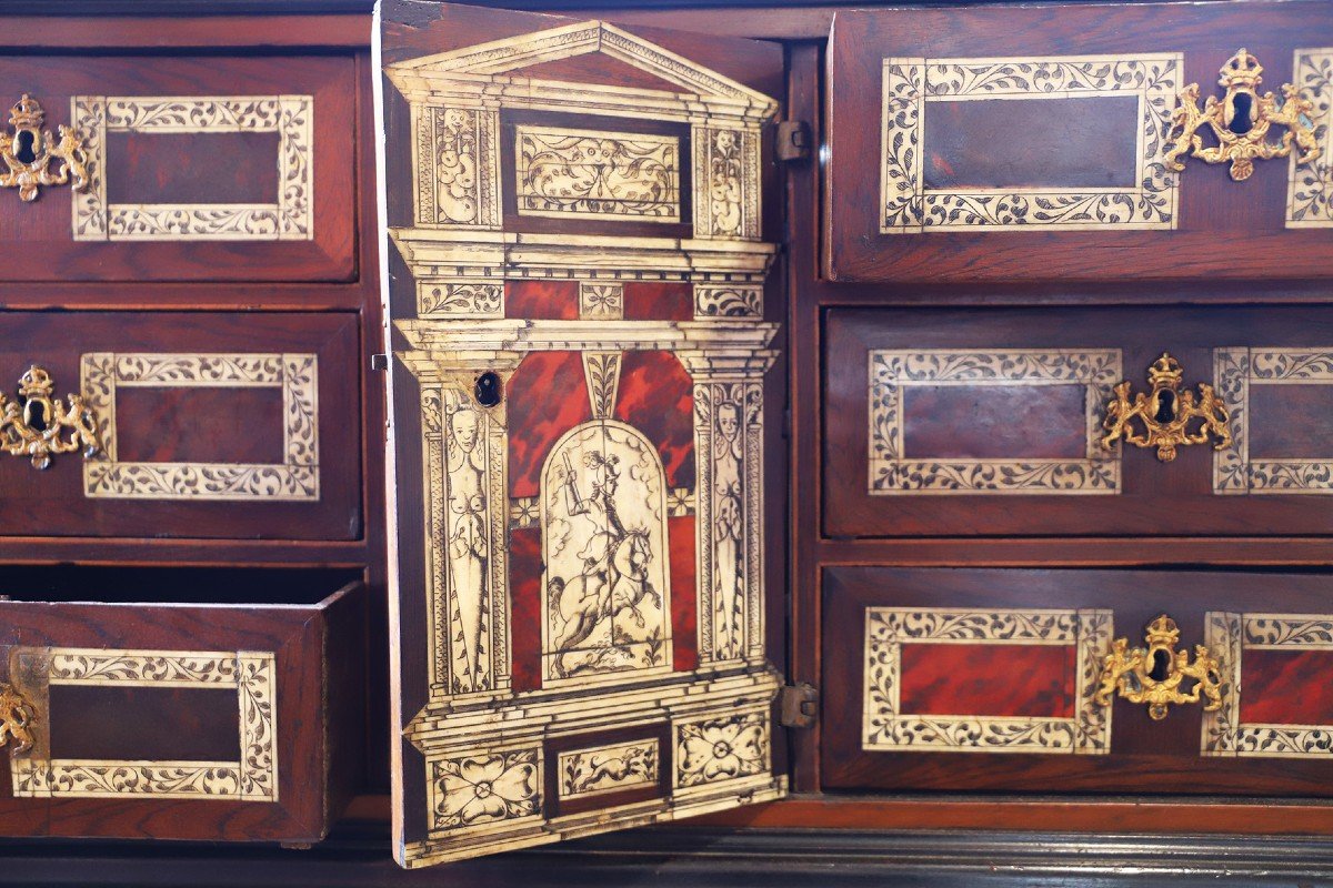 17th Century Walnut Veneer Cabinet-photo-3