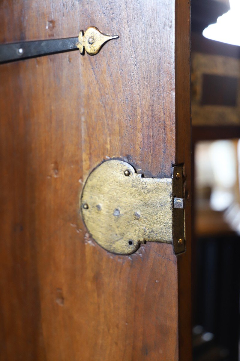 17th Century Walnut Veneer Cabinet-photo-4