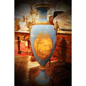 Paire De Vases Porcelaine Et Bronze