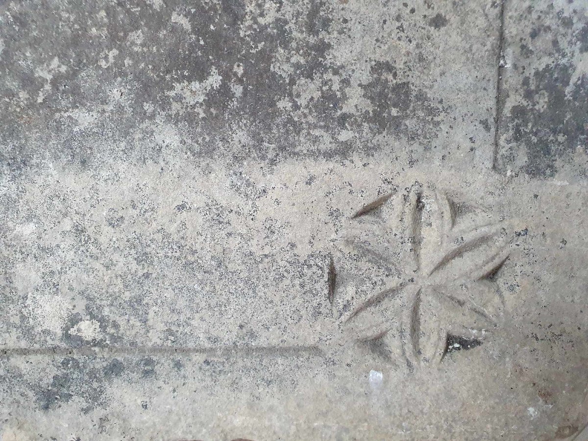 Burgundy Stone Stele - 18th Century-photo-2