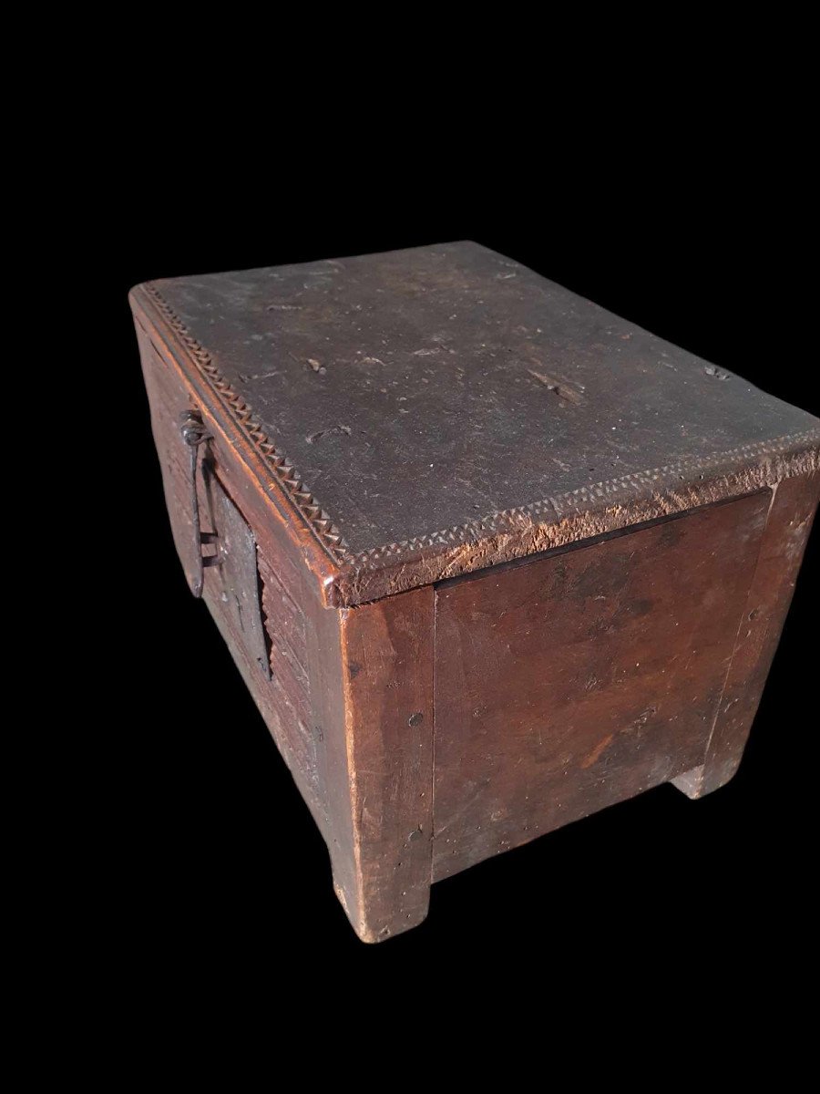 Wooden Box - France - 17th Century-photo-1