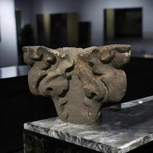 Early Gothic Capital - Center Of France - 12th Century 