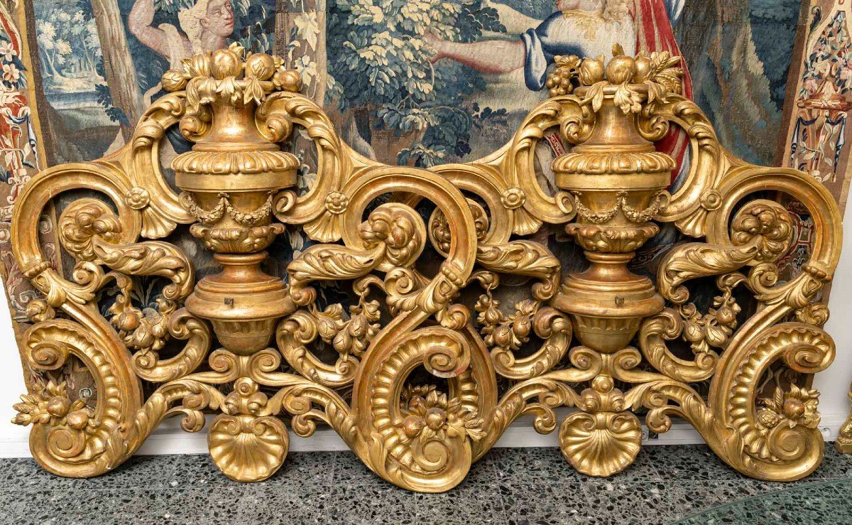 Important Italian Elements In Carved Wood From The 18th Century.