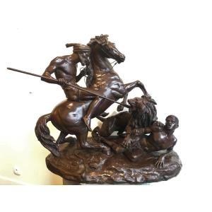 « Cavalier Arabe Sauvant Un Homme Attaqué Par Un Lion » Sculpture En Bronze Par Aimé Millet