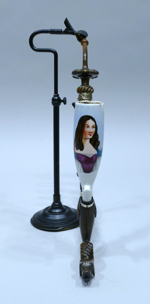 Pipe En Porcelaine Décorée D’un Médaillon Peint Représentant Une Jolie Femme-photo-1