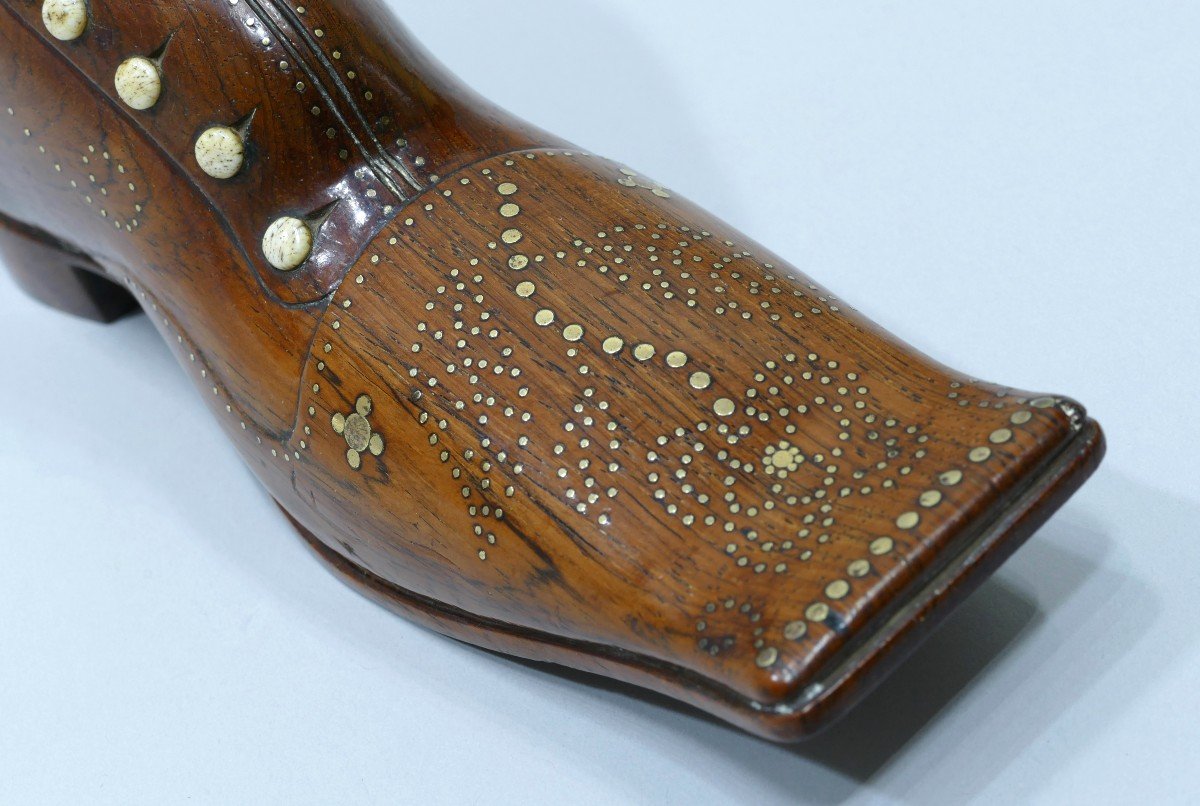 Large Wooden Table Snuff Bottle In The Shape Of A Shoe Datable Around 1782 (royal George)-photo-4