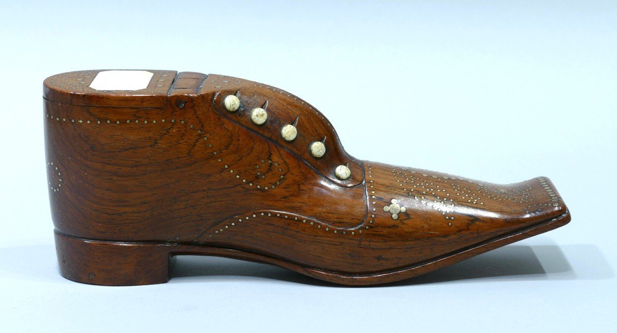 Large Wooden Table Snuff Bottle In The Shape Of A Shoe Datable Around 1782 (royal George)