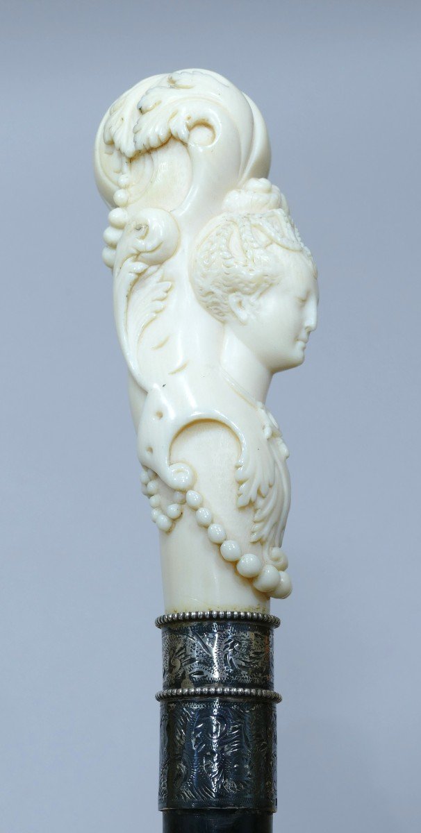 Collectible Cane With Superb Handle Representing A Woman With Her Tiara-photo-1