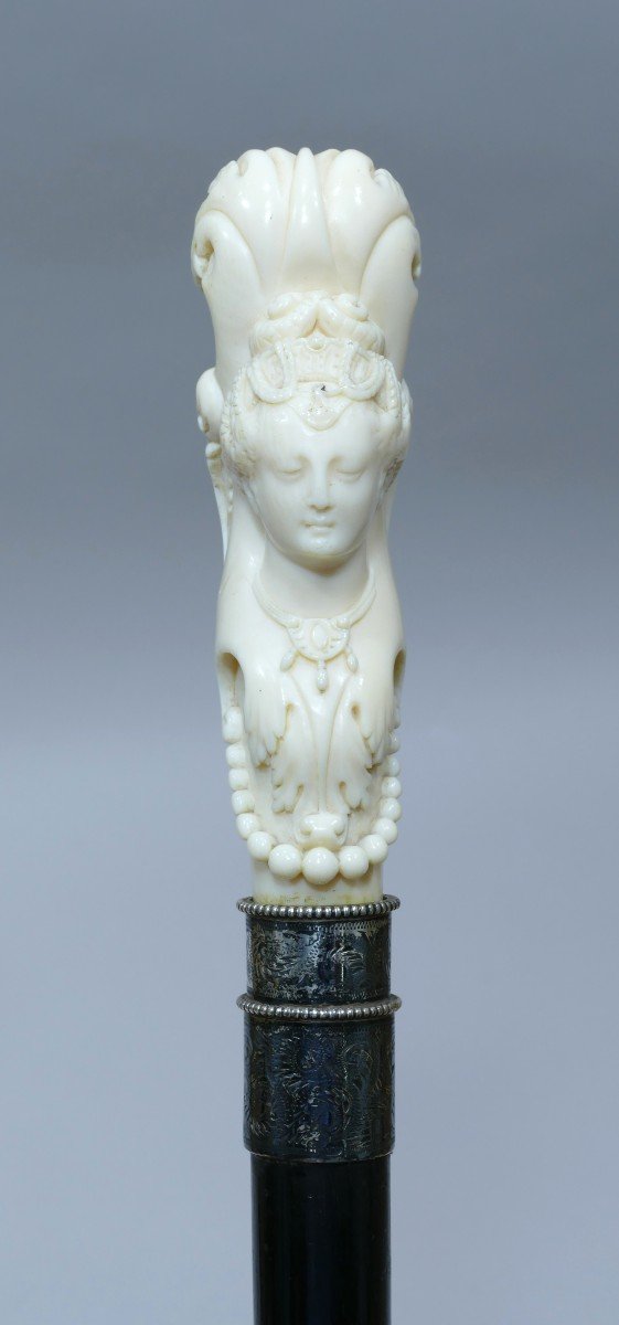 Collectible Cane With Superb Handle Representing A Woman With Her Tiara