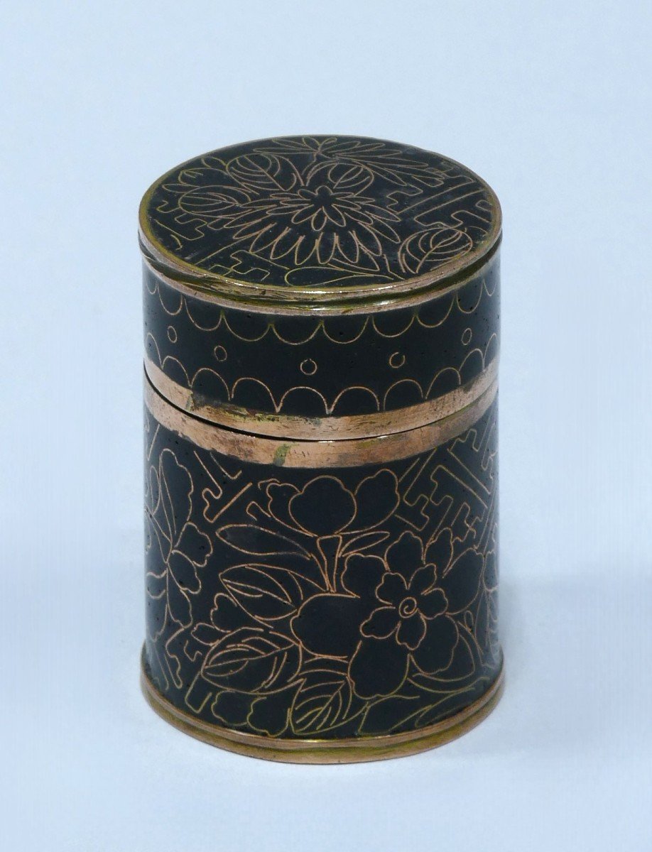 19th Century Cloisonné Opium Box With Black Dominance-photo-2