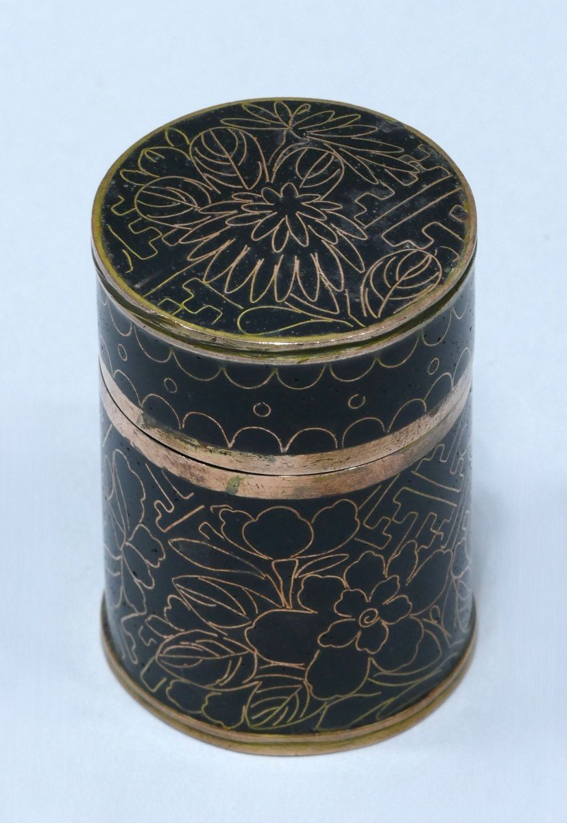 19th Century Cloisonné Opium Box With Black Dominance