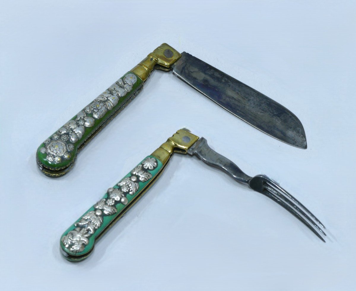 Pair Of Folding Cutlery In Tinted Bone Dated To The 18th Century