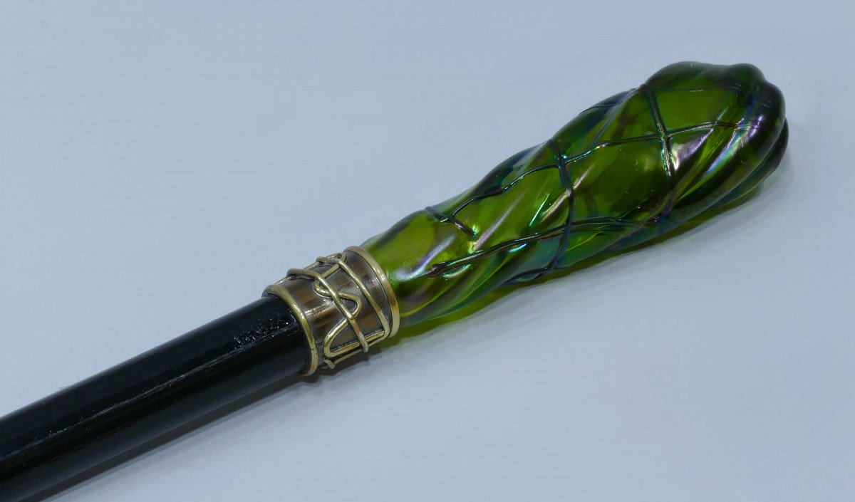 Art Nouveau Cane In Green Glass From The Loetz Manufactory-photo-3