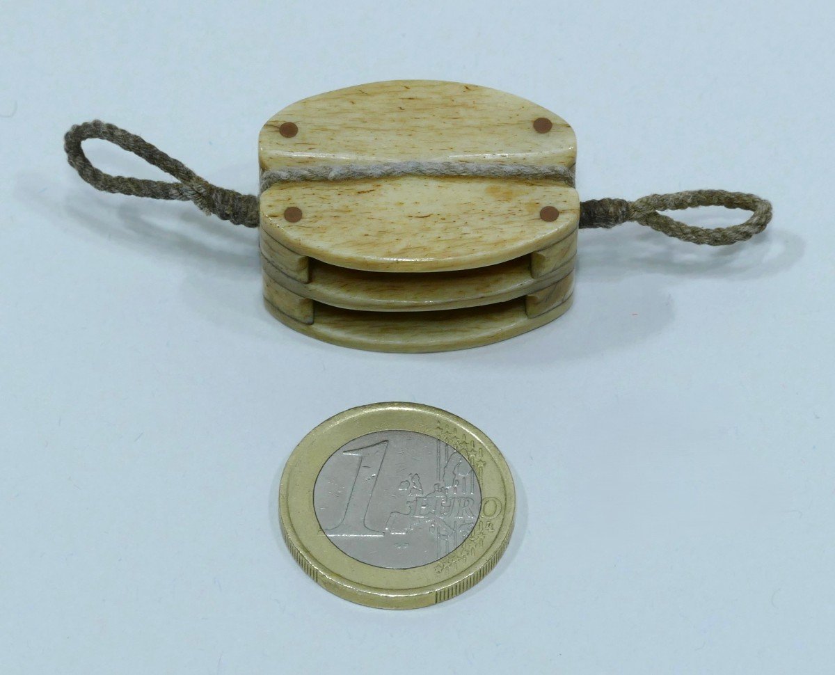 Miniature Bone Pulley Dated 19th Century-photo-3