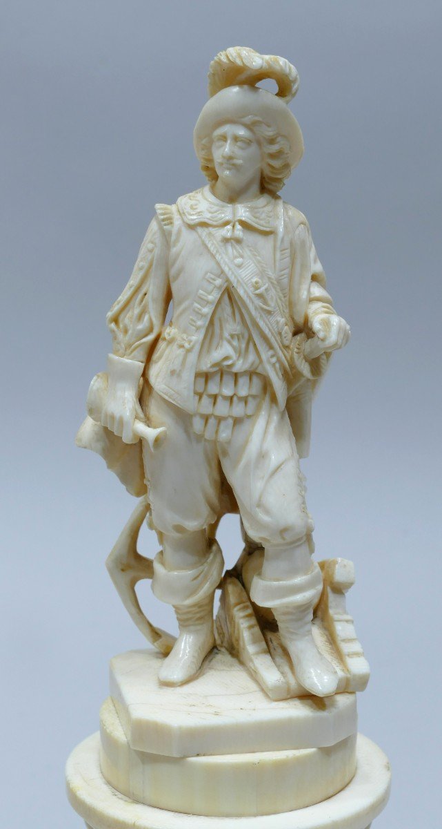 19th Century Ivory Statuette Representing The Famous Capitain Abraham Duquesne-photo-2