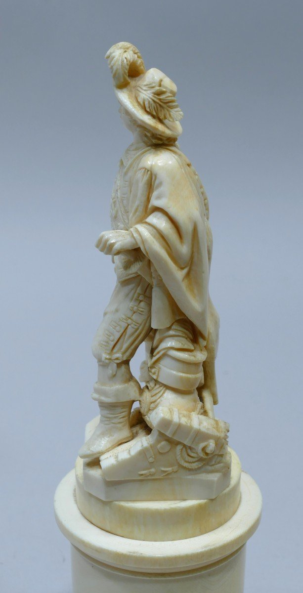 19th Century Ivory Statuette Representing The Famous Capitain Abraham Duquesne-photo-4