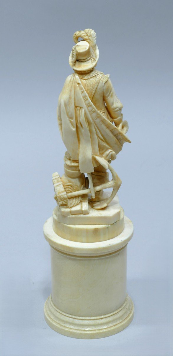 19th Century Ivory Statuette Representing The Famous Capitain Abraham Duquesne-photo-1