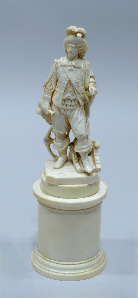 19th Century Ivory Statuette Representing The Famous Capitain Abraham Duquesne