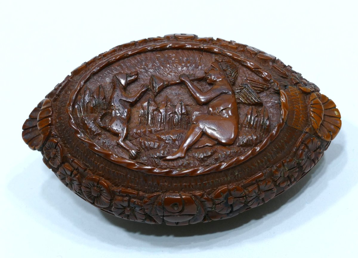 Tabatière En Corozo Sculpté Sur Le Thème De Leda Et Le Cygne-photo-4