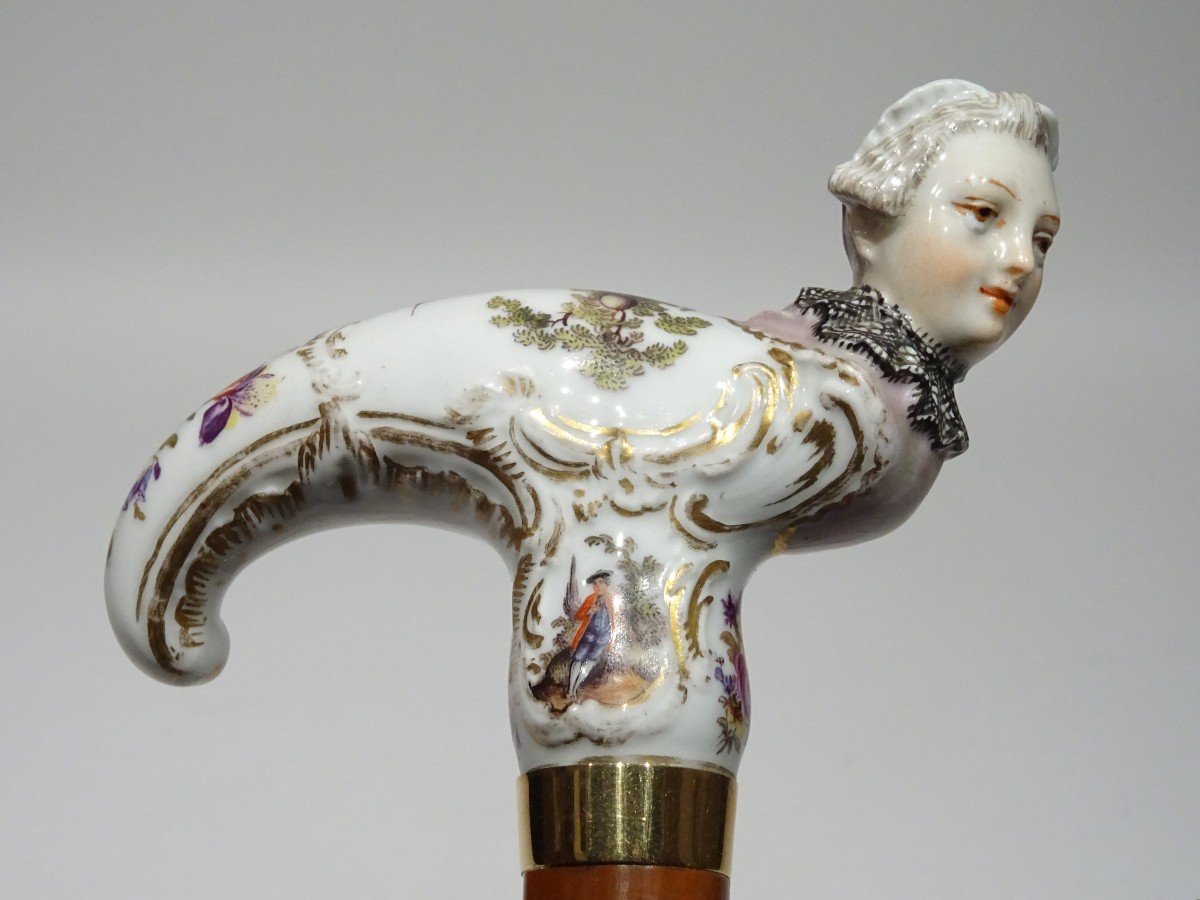 Canne De Collection Avec Pommeau En Porcelaine Représentant Une Belle Demoiselle