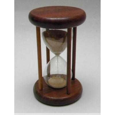 Round Hourglass With Four Columns