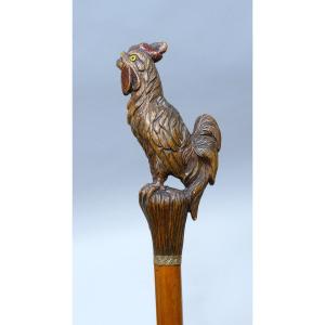 Canne De Collection Avec Pommeau En Bois Sculpté En Polychromie Représentant Un Coq En Pieds