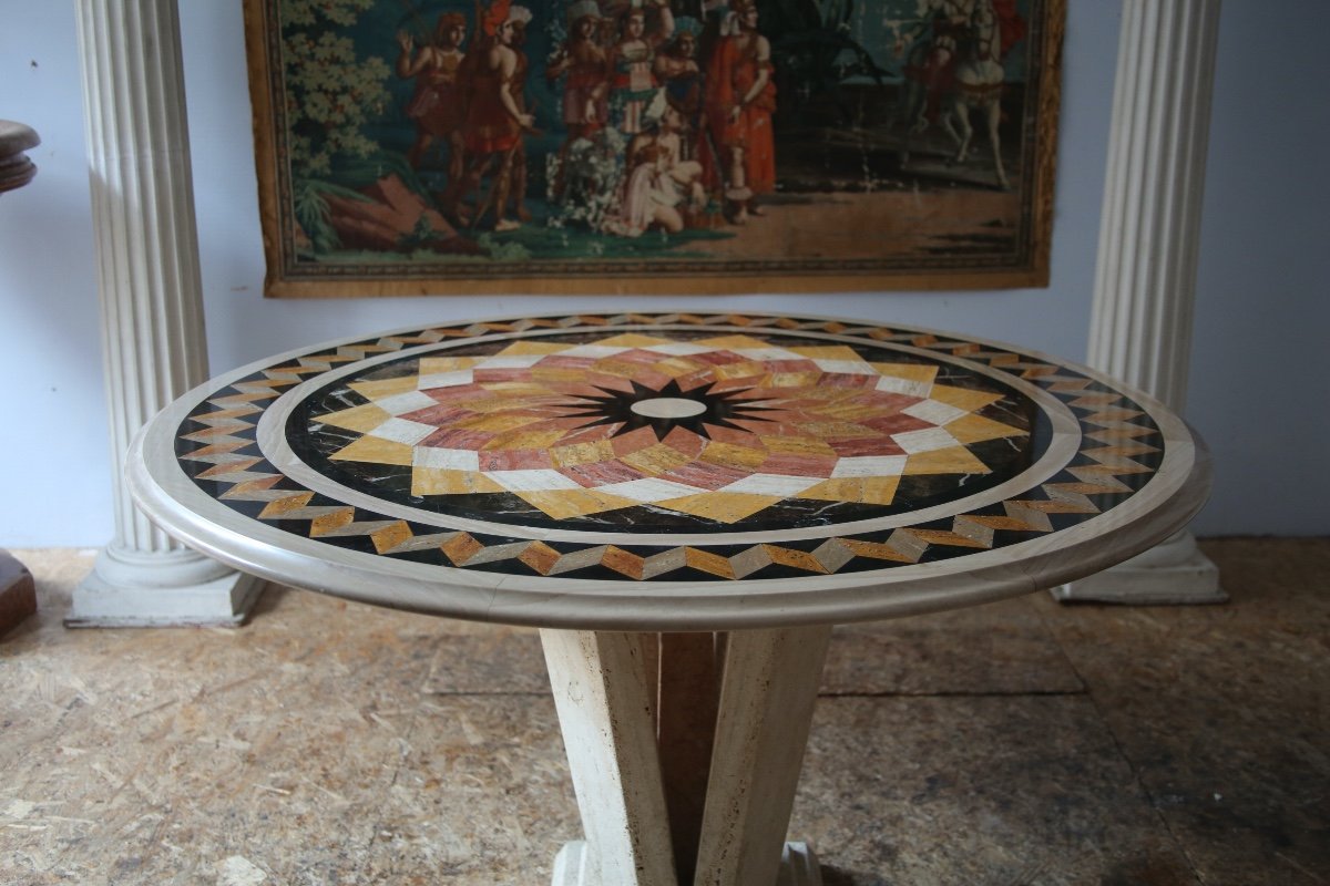 Table en travertin et marqueterie de marbre, travail Italien XXème siècle.-photo-2