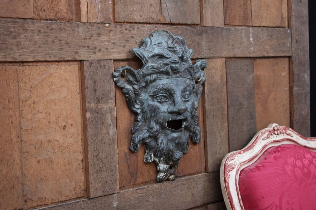 Bouche de fontaine en bronze, mascaron de faune de style XVIIIème siècle-photo-2