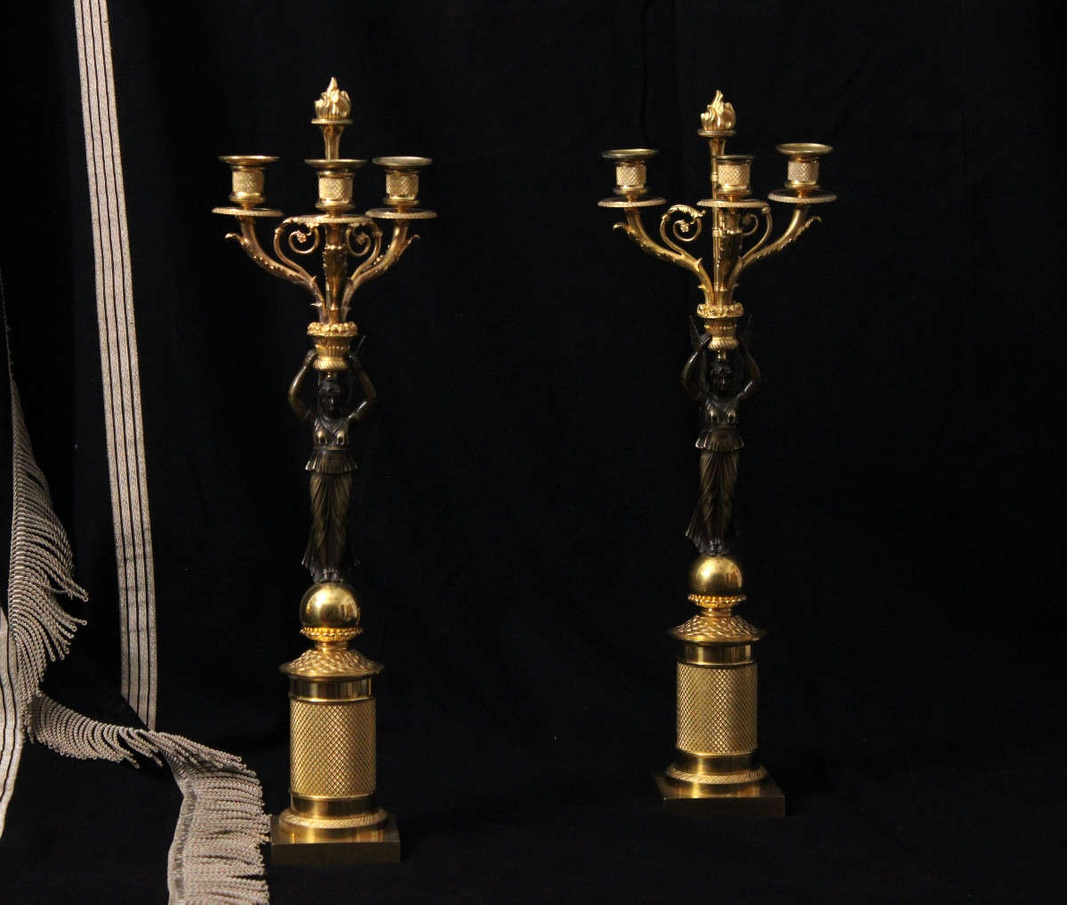  Paire de candélabre en bronze patiné et doré, à trois lumières, Epoque Restauration, XIXe 