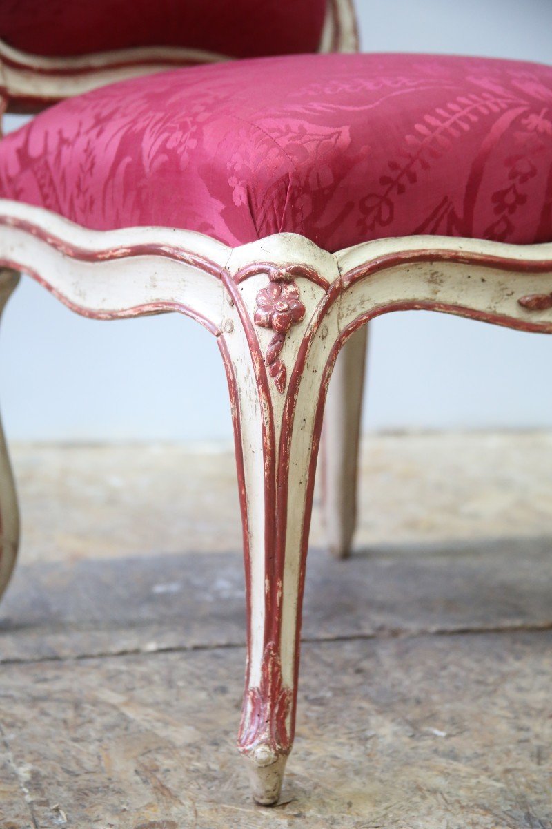 Chaise à châssis en hêtre rechampi blanc et rouge attribuée à Jean Avisse , vers 1750.-photo-4