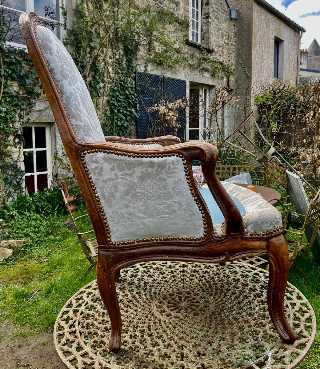 Fauteuil Bergère Gondole Moulurée Et Sculptée. Epoque Louis XV En Bois Naturel . XVIII E Siècle-photo-2