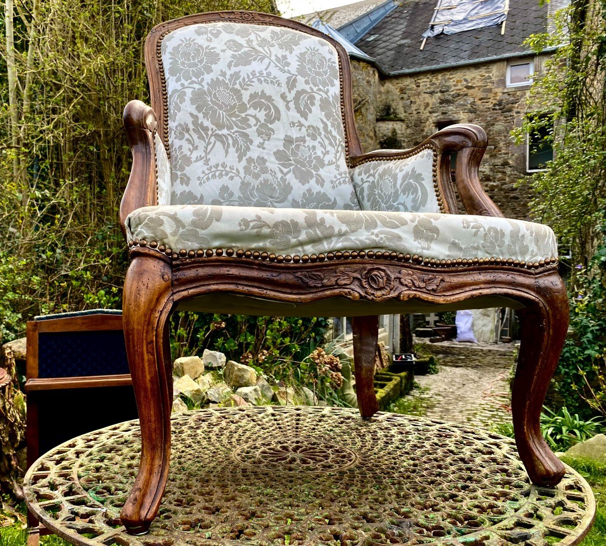 Fauteuil Bergère Gondole Moulurée Et Sculptée. Epoque Louis XV En Bois Naturel . XVIII E Siècle-photo-1