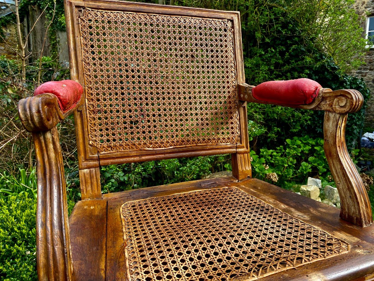 Chaise Percée d'époque Transition. Accotoirs à Manchettes En Cuir Rouge. Vers 1770. XVIII E S-photo-2