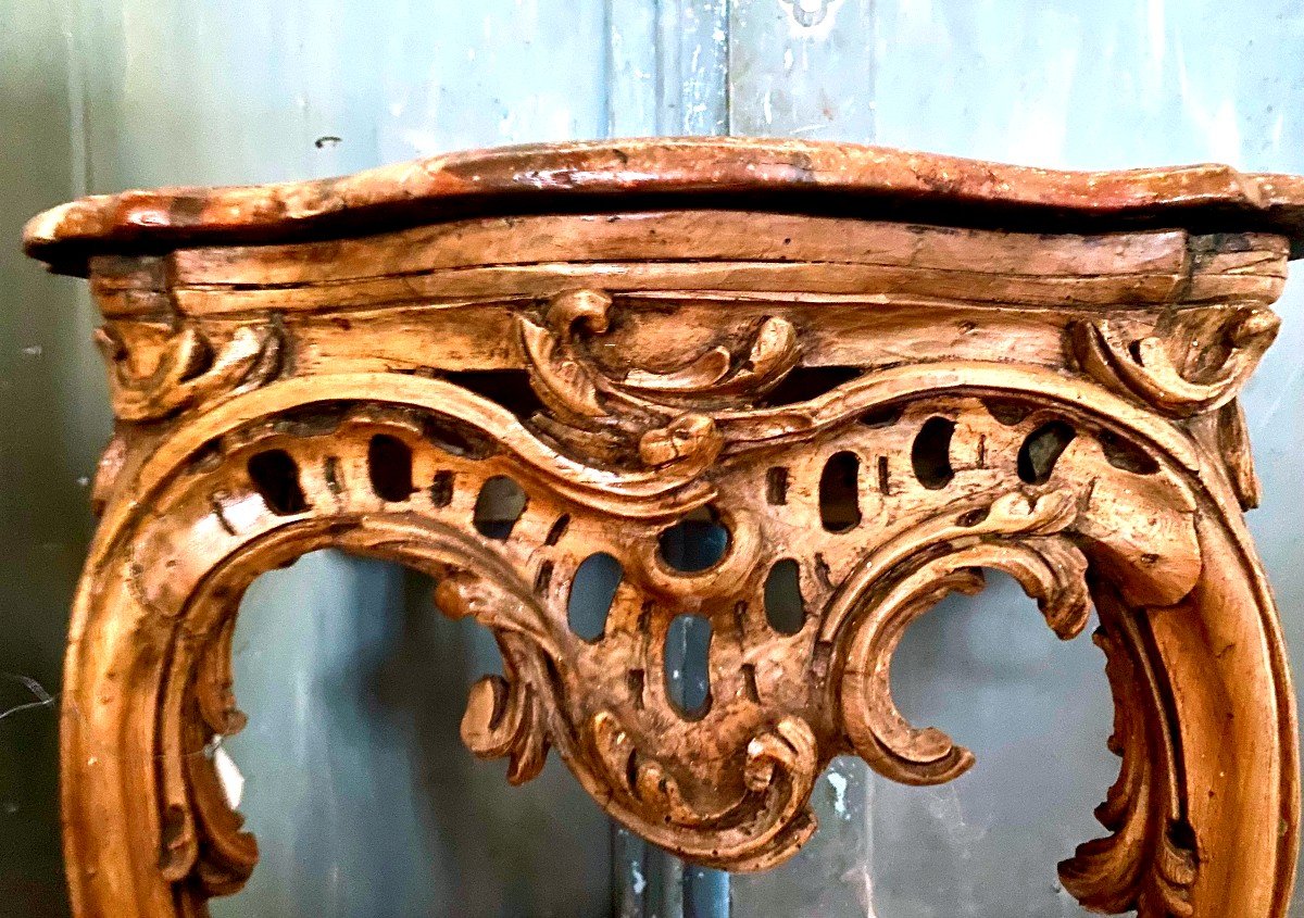 Gracieuse Console d'Applique En Bois Naturel Et Plateau Marbre Feint. Epoque Louis XV. Mi XVIII