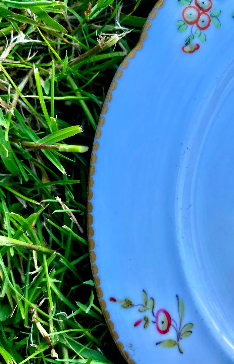 Six 18th Century Porcelain Plates In The "du Barry" Style. Locré House. Very Good Condition. 