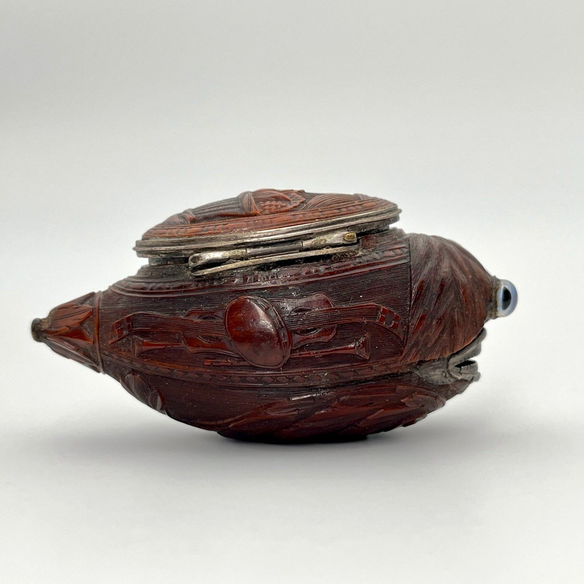 Chimerical Animal Snuff Box With Glass Eyes In Carved Boxwood 19th Century-photo-1