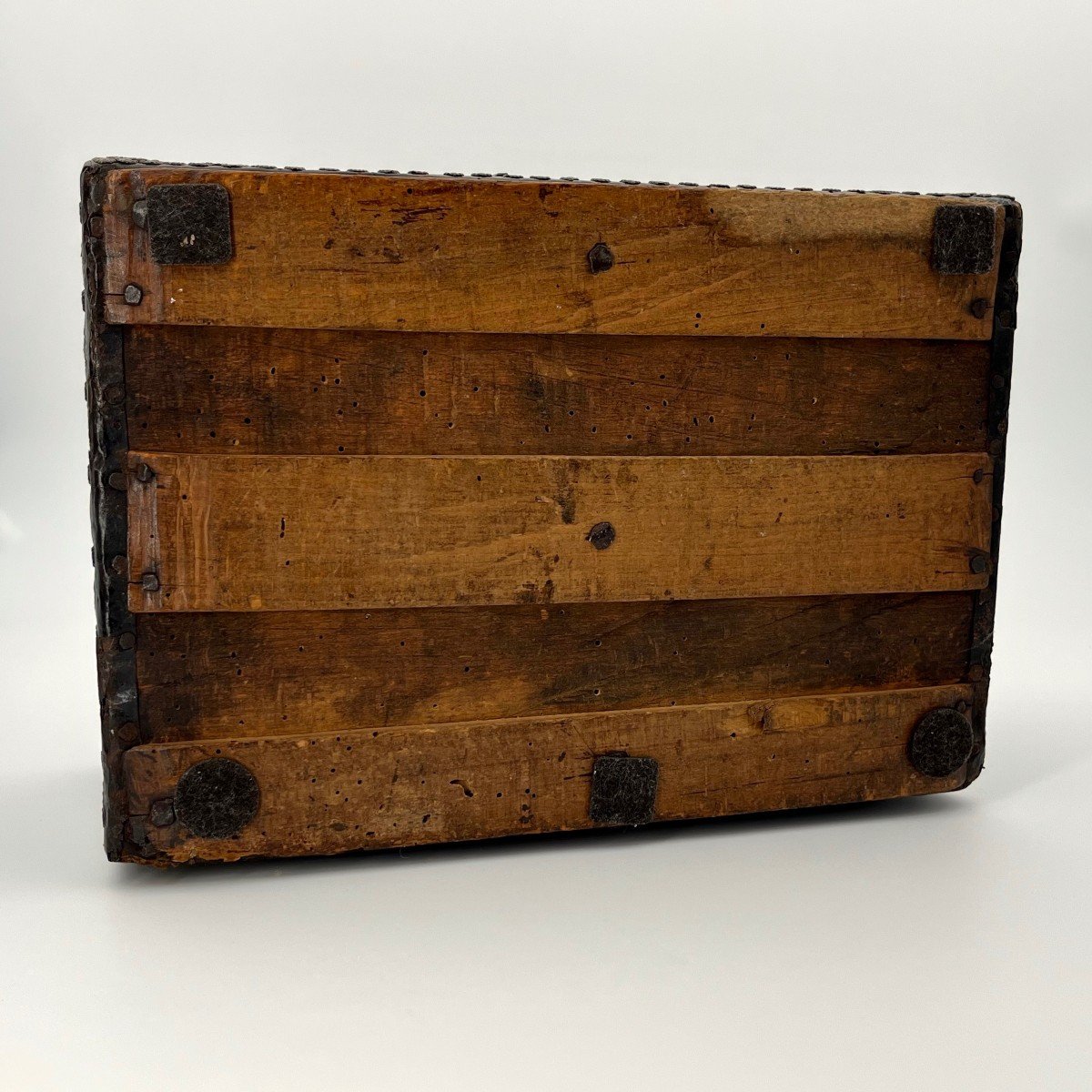17th Century Box In Wood And Leather Decorated With Nails, Wrought Iron Handle And Lock 17th-photo-5