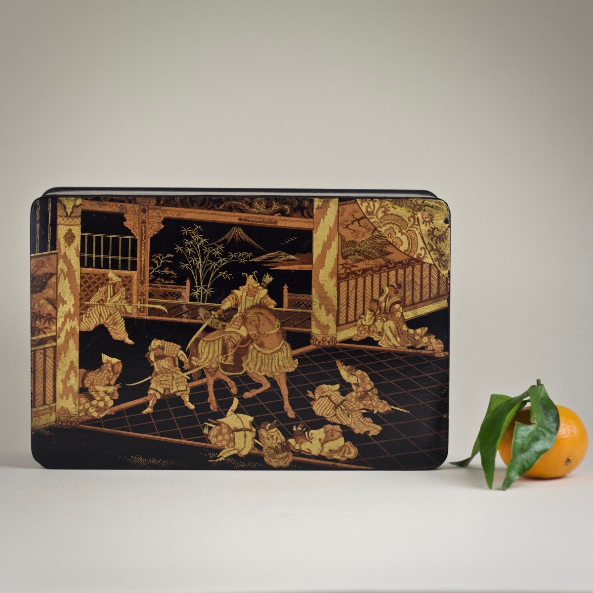 Coffret en papier mâché Napoléon III à décor d'une scène de bataille japonisante XIXe siècle-photo-2