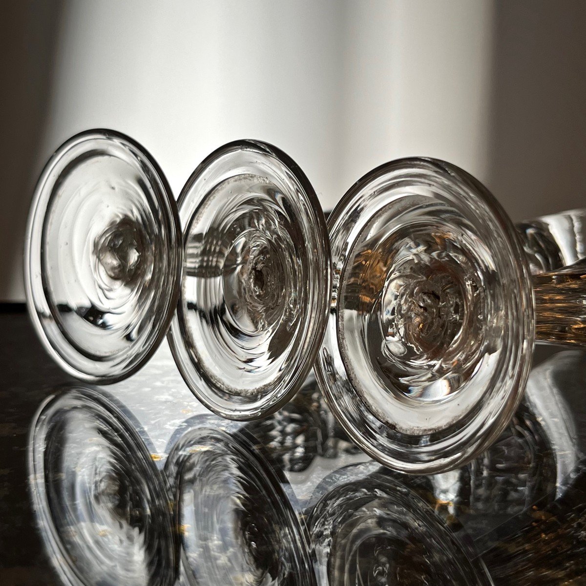 Three Small Liqueur Glasses With Hexagonal Legs In Blown Glass From The 18th Century 18th-photo-1