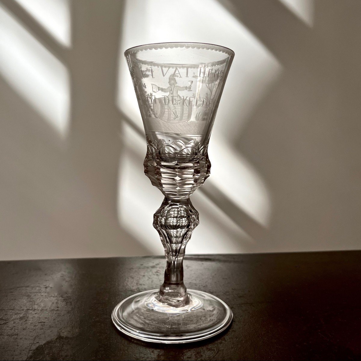 Large Cut Glass With Engraved Decor Of A Man Drinking From A Barrel Netherlands (?) 18th Century-photo-1