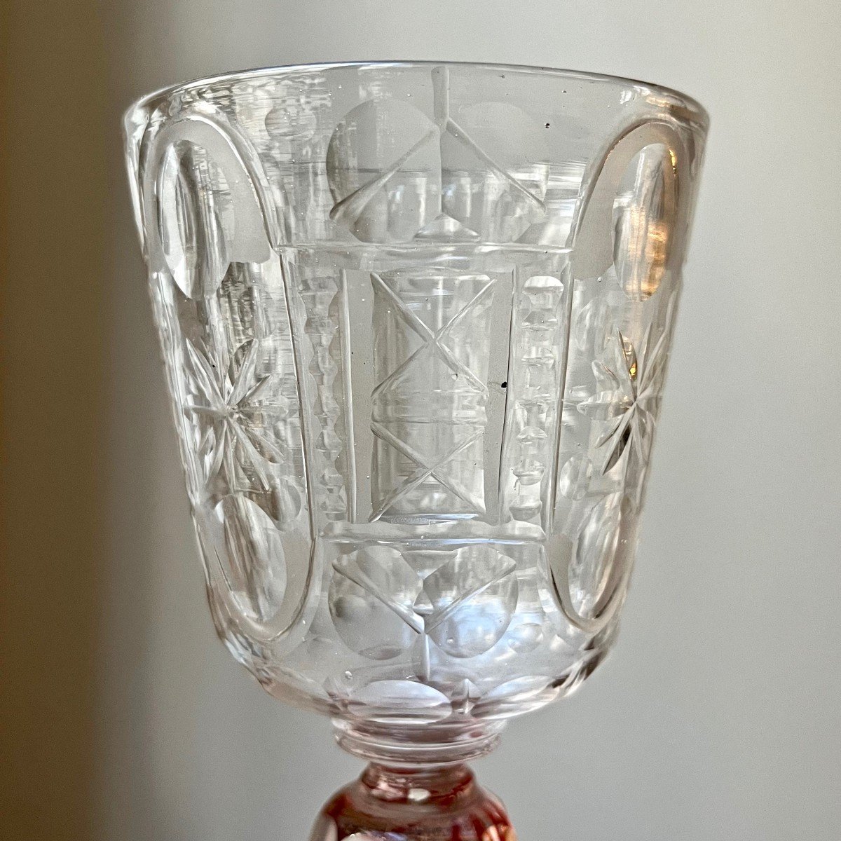 Large Glass Or Pokal In Cut Glass With Red Filigree, Bohemia - Silesia, 18th Century 18th-photo-1