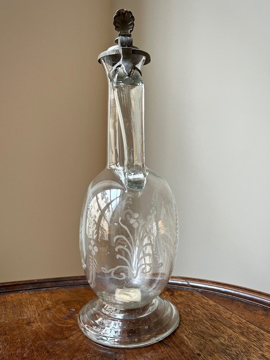 Aiguière XVIIIe siècle en verre soufflé à décor gravé d'animaux carafe verseuse bouteille 18e-photo-4