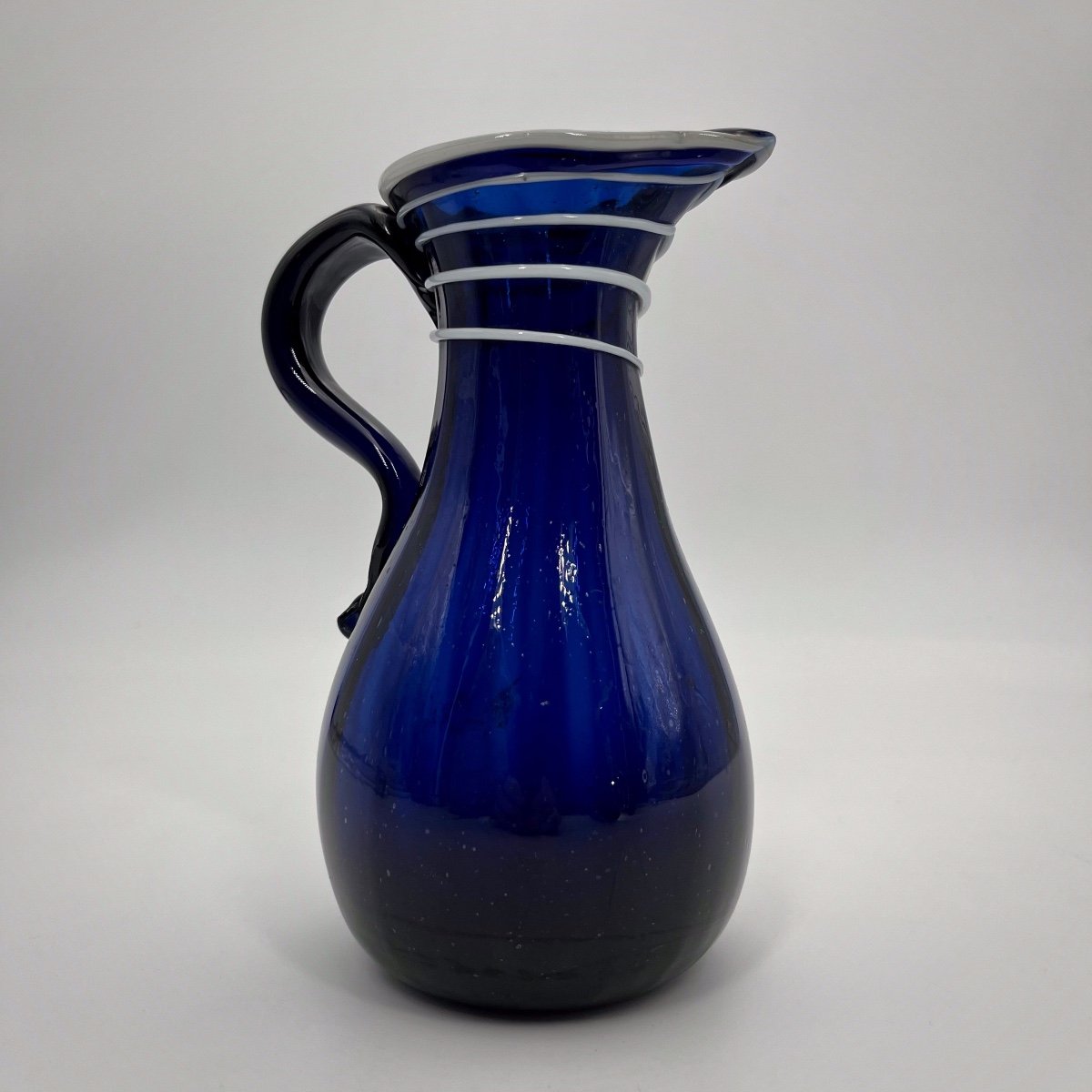 Norman Pitcher In Cobalt Blue Glass Decorated With White Threads 18th Century Normandy 18th-photo-4