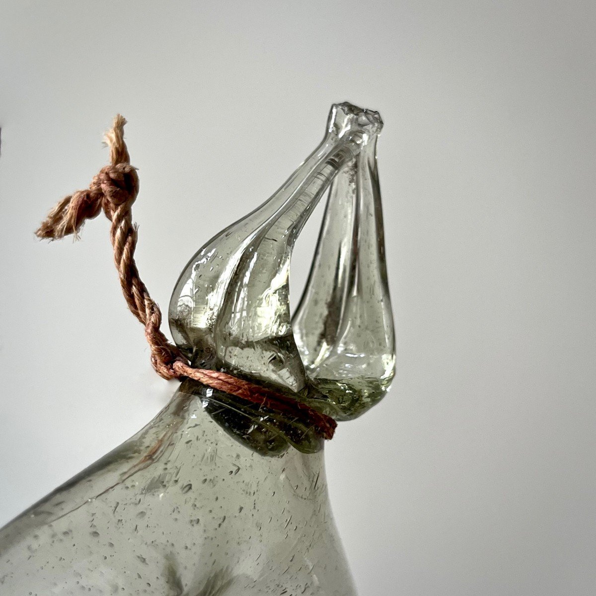 Lampe à huile à suspendre en verre soufflé vert XVIIIe siècle Languedoc ou Sud de la France 18e-photo-2