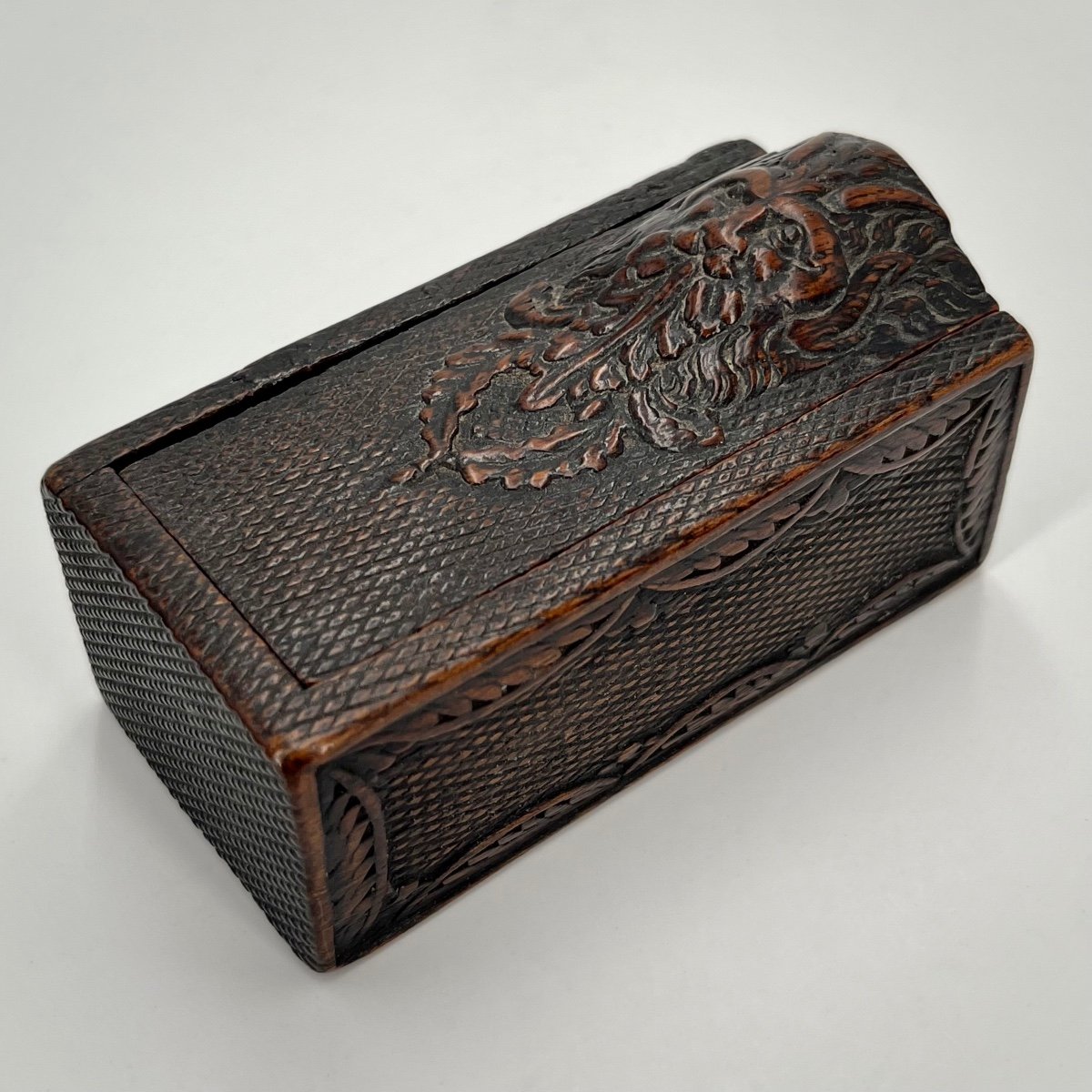 Carved Wooden Box Decorated With A Satyr's Head - Popular Art 18th And 19th Century-photo-2