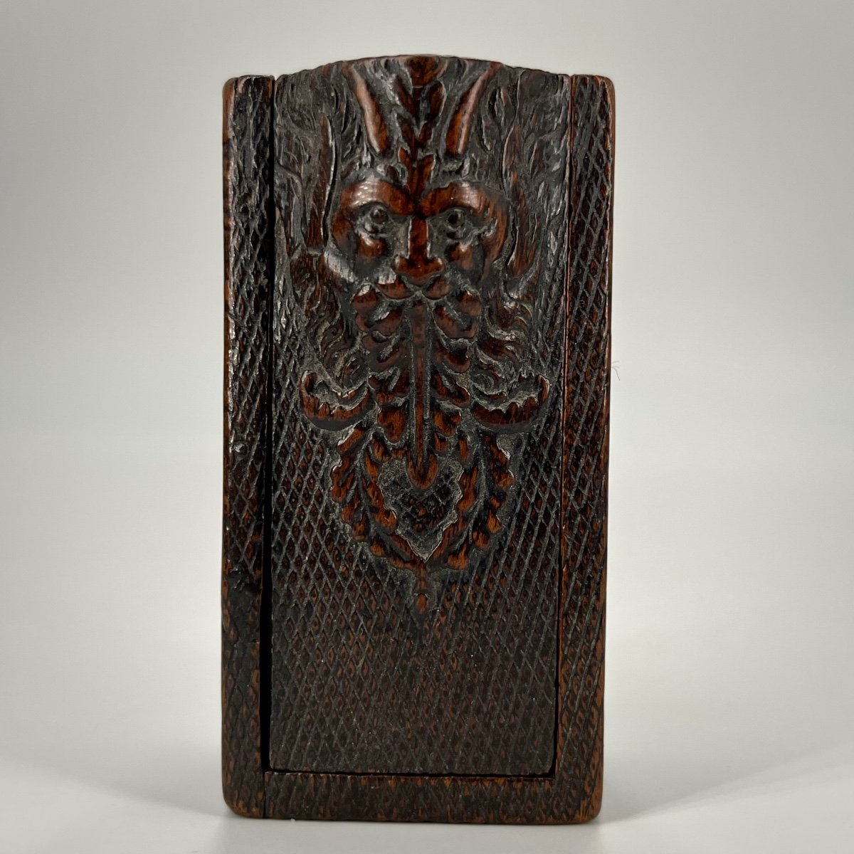 Carved Wooden Box Decorated With A Satyr's Head - Popular Art 18th And 19th Century-photo-3