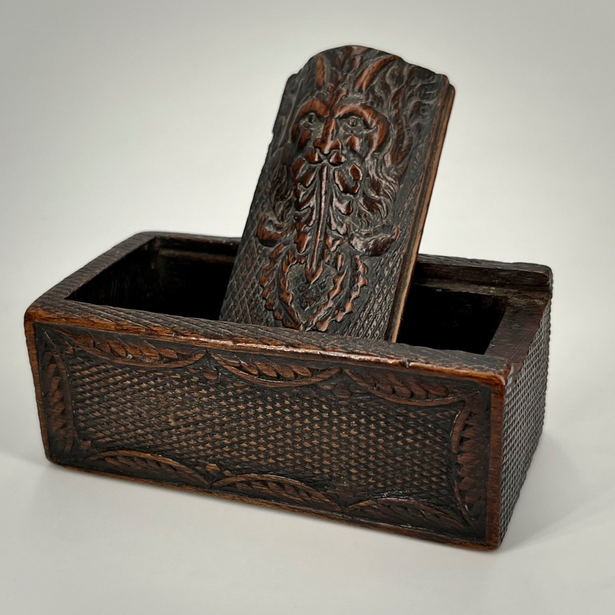 Carved Wooden Box Decorated With A Satyr's Head - Popular Art 18th And 19th Century-photo-4