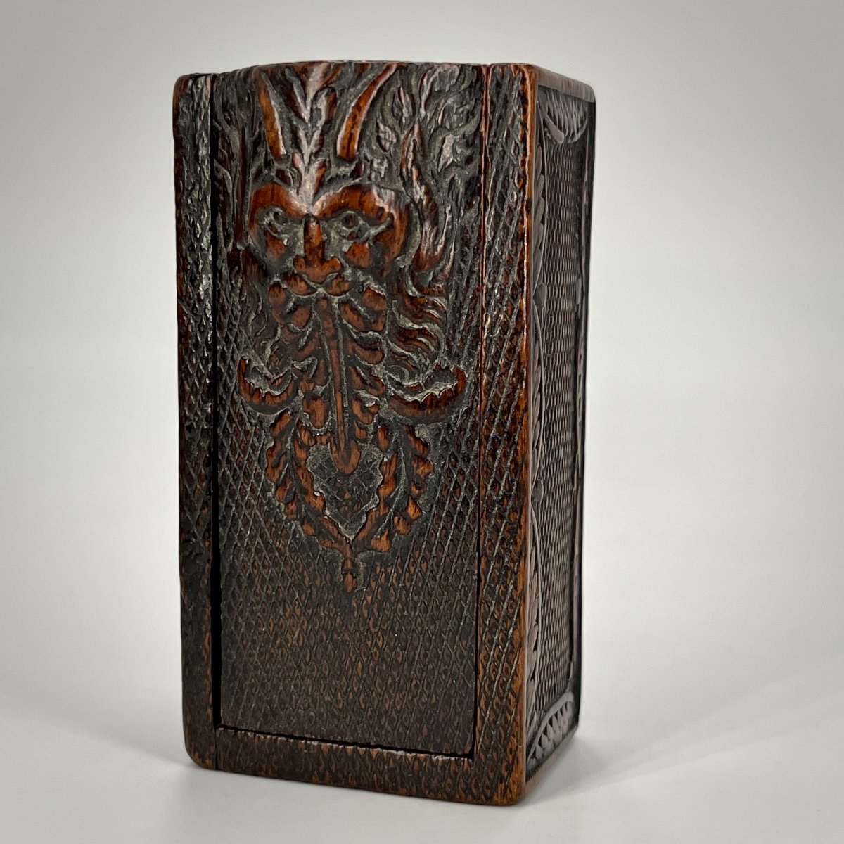 Carved Wooden Box Decorated With A Satyr's Head - Popular Art 18th And 19th Century-photo-2