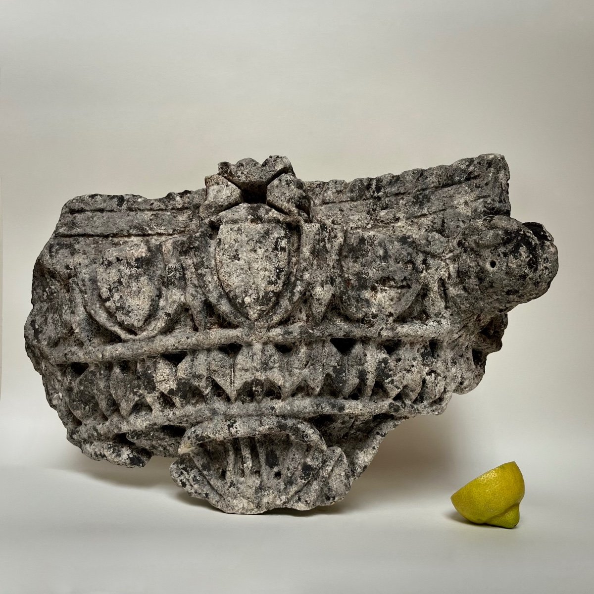 Fragment Of A Carved Stone Capital From The Haute époque, Circa 16th Century-photo-7